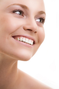 4 עובדות על טיפול הלבנת שיניים